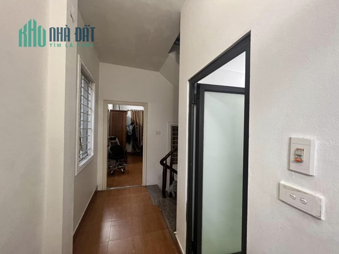 Bán nhà Thạch Bàn cực đẹp, Gần phố, 40 m2, 4 tầng, giá chỉ 4 tỷ.