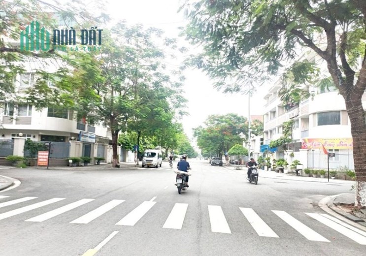 Bán nhà đẹp Văn Phú, Hà Đông, 130m2, lô góc, đường 20m, ô tô kinh doanh, giá 15.5 tỷ