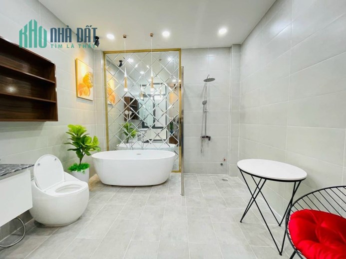-      MT Lê Lai ngay trường ĐH Công Nghiệp Gò Vấp. DT: 12mx28m. Giá 34 tỷ TL