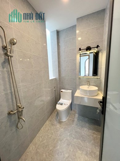 Nhà 4 tầng nở hậu đường Nguyễn Thị Tần P2Q8. Giá 6,4 tỷ TL