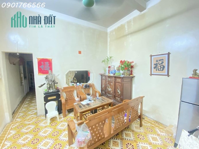 Bán Đất tặng nhà, mặt Phố Quan Nhân 65m x 3t, Giá hơn 10 tỷ.