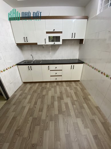 Bán nhà dân xây, diện tích 42m2 x 3.5 tầng Phương Lưu, giá 2,4 tỷ