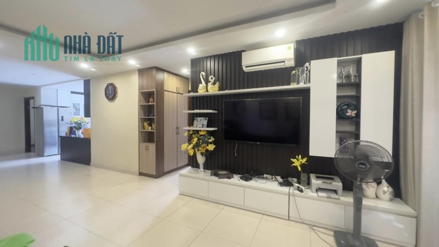 RẺ !! Bán chung cư FLC Complex 36 Phạm Hùng131m 3PN view hồ hơn 4 ty tặng NT LÔ GÓC bán gấp
