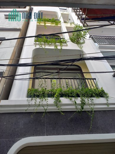 NHÀ 4 TẦNG MỚI XÂY - Ở LUÔN - LÔ GÓC - 3 THOÁNG 
+ Vị trí nhà Tổ 12  Thạch Bàn , Long Biên, gần
