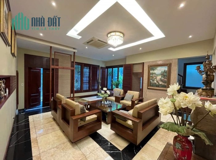 Tôi bán Gấp biệt thự KĐT Việt Hưng hàng xóm Vinhomes Riverside 210m2 chỉ 30.89 tỷ. LH 0989.62.6116