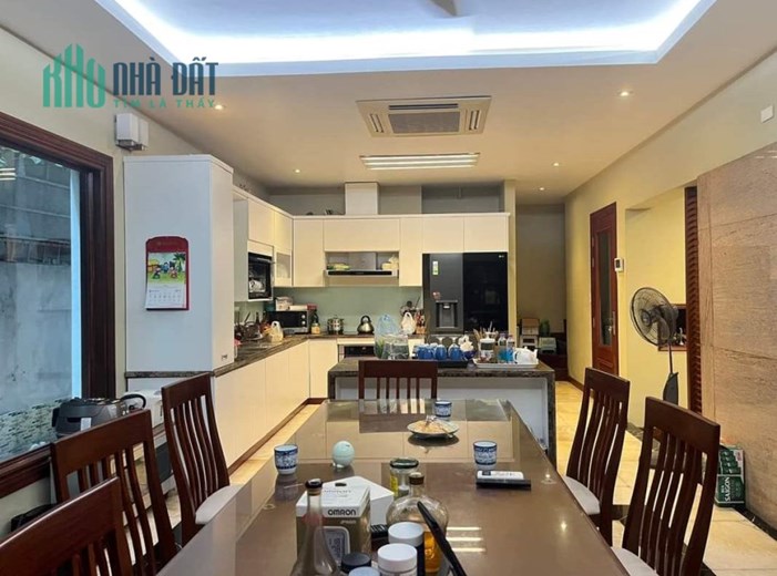 Tôi bán Gấp biệt thự KĐT Việt Hưng hàng xóm Vinhomes Riverside 210m2 chỉ 30.89 tỷ. LH 0989.62.6116