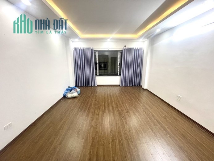 Bán nhà đẹp ở ngay Nguyễn Lương Bằng 45m2 x 5 tầng, ngõ thông, 5.3 tỷ