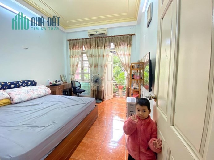 Giáp Nhất - Hàng Sóm Royal City - Nhà Đẹp - Gần Phố - dt 42m x5T- Giá Nhỉnh 4 tỷ
