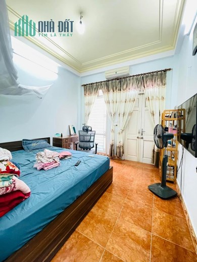 Giáp Nhất - Hàng Sóm Royal City - Nhà Đẹp - Gần Phố - dt 42m x5T- Giá Nhỉnh 4 tỷ