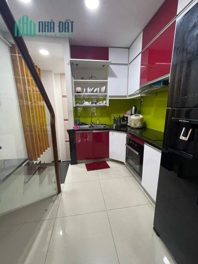 Cho thuê nhà nguyên căn 664/49 Nguyễn Đình Chiểu, P3, Quận 3
