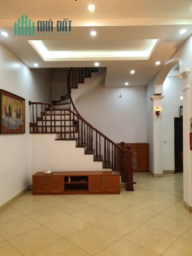 Bán nhà 4 tầng phố Tô Vĩnh Diện, phân lô bàn cờ, hai thoáng, ô tô vào nhà.