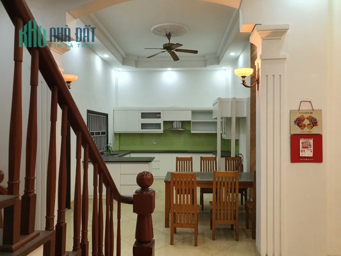 Bán nhà 4 tầng phố Tô Vĩnh Diện, phân lô bàn cờ, hai thoáng, ô tô vào nhà.