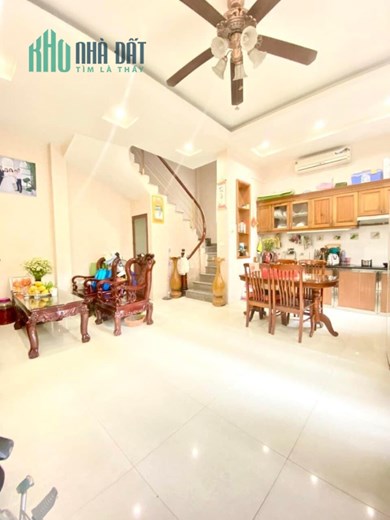 HOÀNG ĐẠO THÀNH - PHÂN LÔ - Ô TÔ TRÁNH - KINH DOANH - LÔ GÓC - DT 40M - GIÁ NHỈNH 9 TỶ