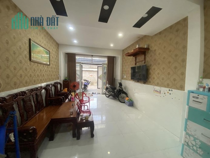 Bán nhà đẹp DT sàn 127m2, xe hơi trong nhà, gần đường Hoàng Diệu, Linh Trung, Thủ Đức, chỉ 5,6tỷ