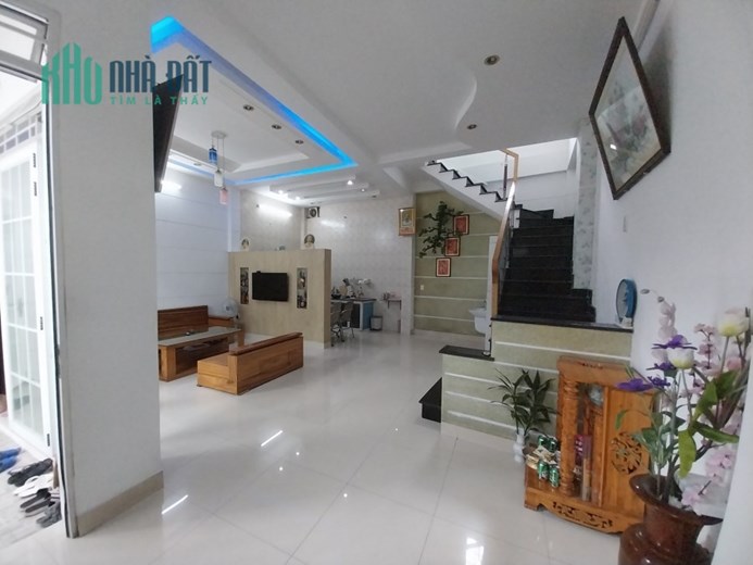 ♪Nhà Nguyễn Tri Phương, thẳng 30m ra Mặt Tiền, 2.5 tầng, ngang 6.5