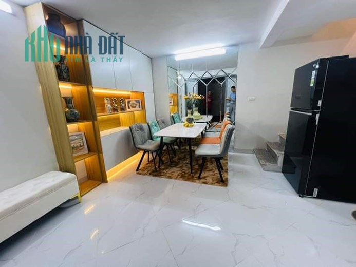 Bán Nhà Ngõ 175 Thịnh Quang 21/24m2 tầng 1 x 5 tầng, từ tầng 2 là 26m2, nhà mới ở ngay nội thất