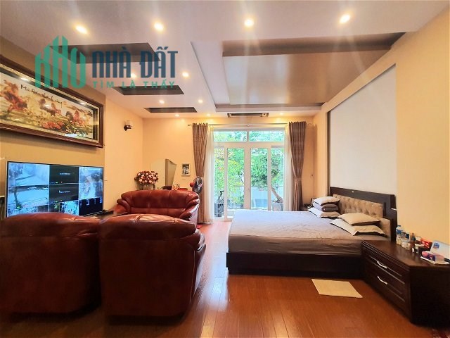 Bán nhà mặt phố Lạc Long Quân, Quận Tây Hồ, gần Lottemall 166m 59 tỷ
