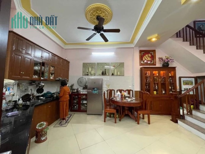 🔥N.hà #Thạch_Bàn 35m2, 5 tầng, dân xây chắc chắn, 3 bước ra ô tô, nhỉnh 3 tỷ.
♦️S.ổ phân lô, giao