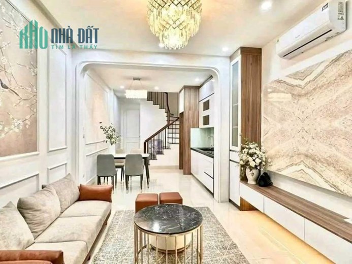 SIÊU ĐẸP NHÀ KHƯƠNG TRUNG 5 TẦNG DT:35M2 GIÁ 4,5 TỶ NGÃ TƯ SỞ QUẬN THANH XUÂN HÀ NỘI .