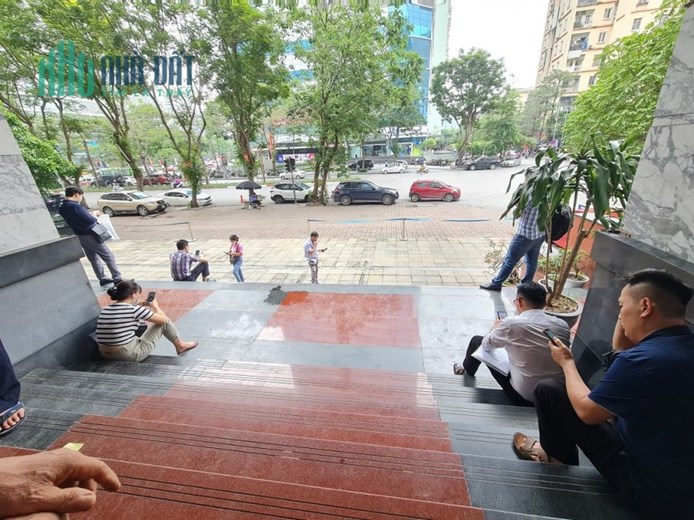 Bán nhanh nhà 4 tầng 350m2 sàn tại Trâu Quỳ, Gia Lâm, Hà Nội. Đường 20m. Lh 0989894845