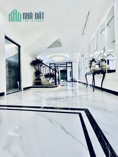 Bán nhà đường Nguyễn Phong Sắc, DT 65m2, MT 5m, nhà đẹp, full NT, thang máy, 13.5 tỷ