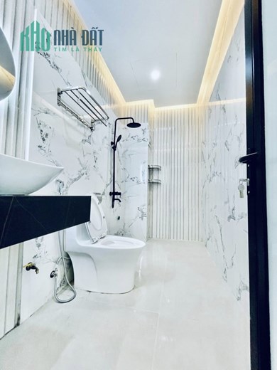 Bán nhà đường Nguyễn Phong Sắc, DT 65m2, MT 5m, nhà đẹp, full NT, thang máy, 13.5 tỷ