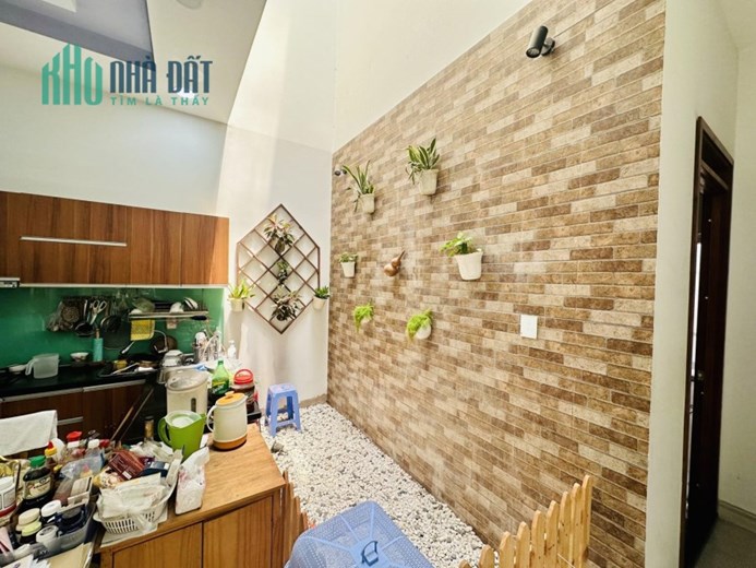 Bán nhà HXH Đình Phong Phú, 133m2, 3 tâng, giá chỉ hơn 8 tỷ.