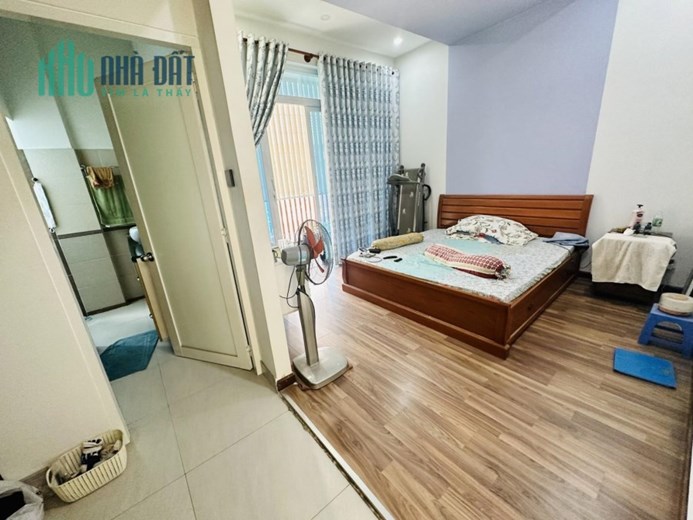 Bán nhà HXH Đình Phong Phú, 133m2, 3 tâng, giá chỉ hơn 8 tỷ.