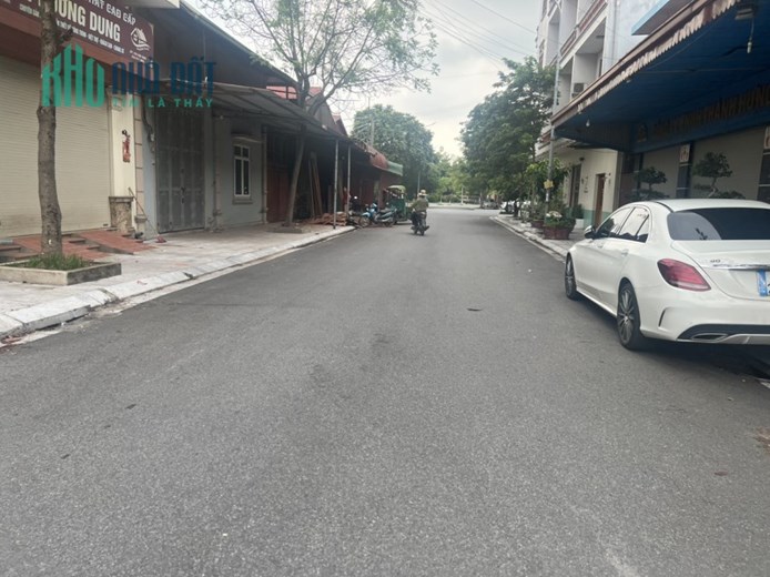 Em trai em nhờ bán hộ căn nhà 2 tầng mới xây 
diện tích 60 m mặt tiền 4 m giá 1.750 tr