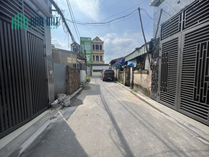 Em trai em nhờ bán hộ căn nhà 2 tầng mới xây 
diện tích 60 m mặt tiền 4 m giá 1.750 tr