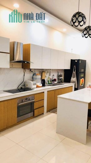 Giảm sâu 1 tỷ, bán gấp nhà HXH Cách Mạng Tháng 8, 72m2, gần mặt tiền, an ninh, yên tĩnh
