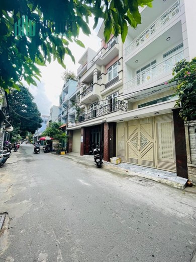 Giảm sâu 1 tỷ, bán gấp nhà HXH Cách Mạng Tháng 8, 72m2, gần mặt tiền, an ninh, yên tĩnh