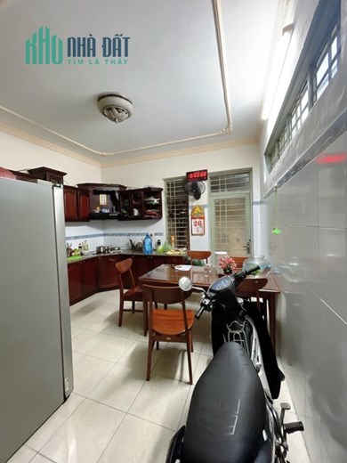 Bán nhà Mặt tiền Nguyễn Xí giao Phạm Văn Đồng, DT: 5.2/6.2x28m, Cấp 4 tiện xây, 14.5 tỷ