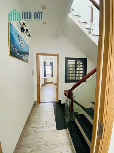 Cần bán Nhà 4 Tầng hẻm 8m đường Lê Văn Chí, P. Linh Trung, 74m², Giá 8.5 Tỷ -