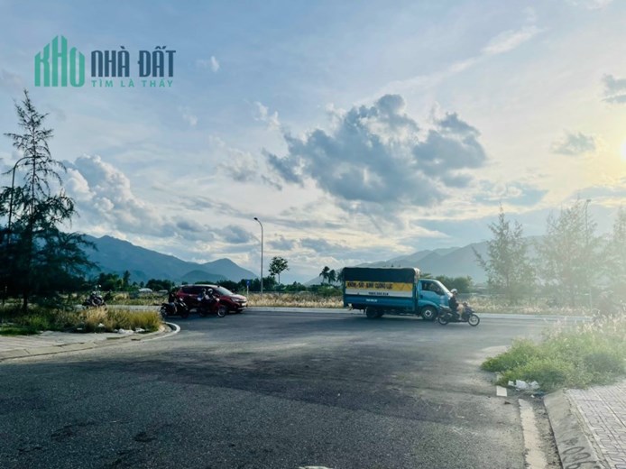 Bán đất lô góc đường Lạc An kđt Lê Hồng Phong 1, Nha Trang giá rẻ chỉ 65 tr/m2