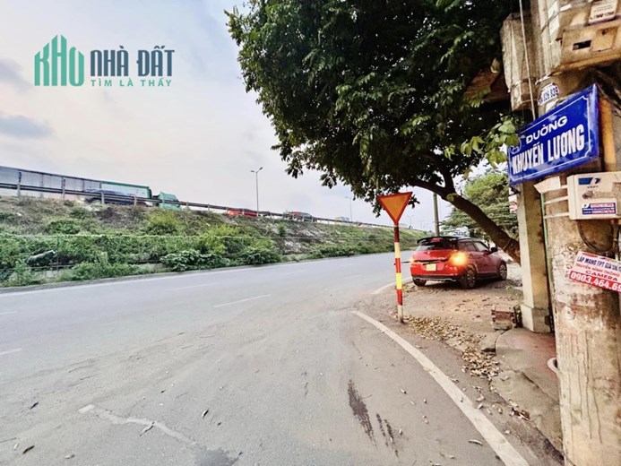 Bán đất Khuyến Lương, Hoàng Mai, tặng nhà 4 tầng vẫn ở tốt, gần ô tô tránh 35 m2, chỉ 3 tỷ