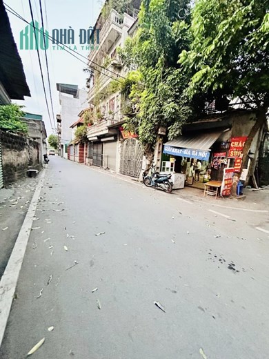 Bán đất Khuyến Lương, Hoàng Mai, tặng nhà 4 tầng vẫn ở tốt, gần ô tô tránh 35 m2, chỉ 3 tỷ