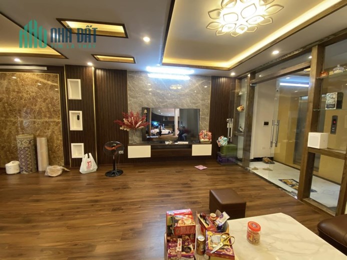 Bán nhà Lĩnh Nam, Hoàng Mai, phân lô, thang máy, 7 chỗ vào nhà 60 m2, 9 tỷ 900