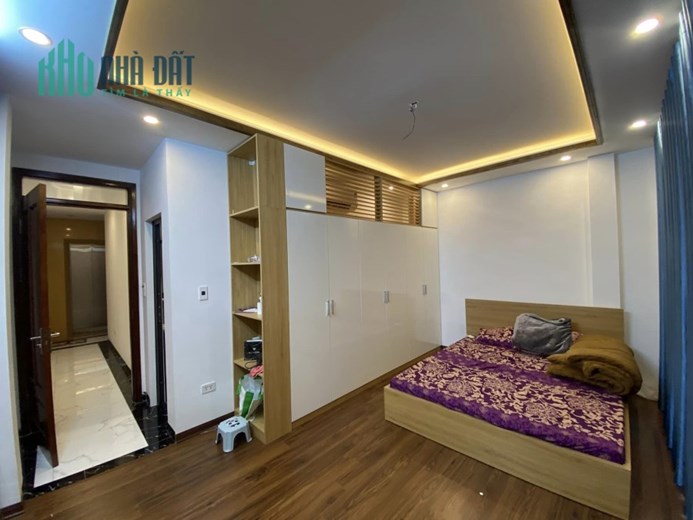Bán nhà Lĩnh Nam, Hoàng Mai, phân lô, thang máy, 7 chỗ vào nhà 60 m2, 9 tỷ 900