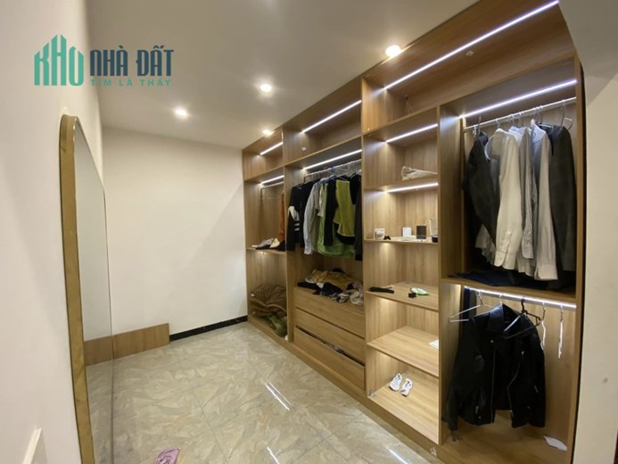 Bán nhà Lĩnh Nam, Hoàng Mai, phân lô, thang máy, 7 chỗ vào nhà 60 m2, 9 tỷ 900