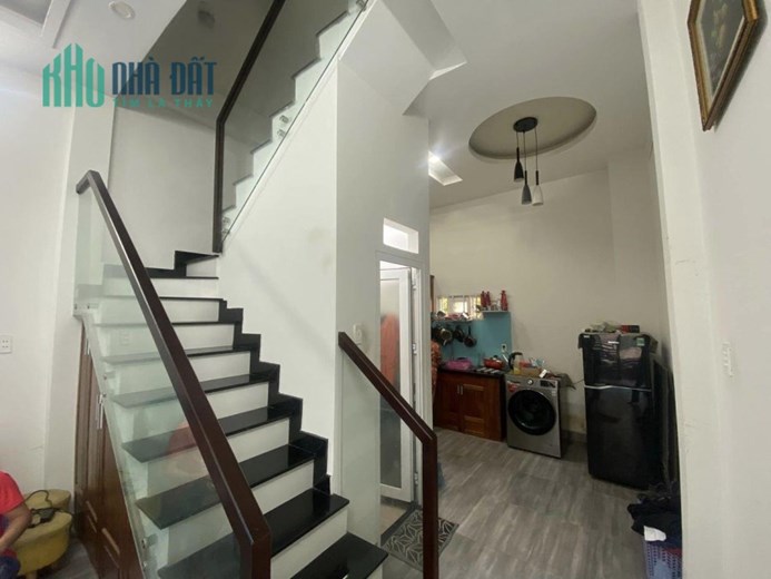Bán nhà gần Phạm Văn Đồng  - Linh Tây - Thủ Đức 4,1x8 3,7 tỷ