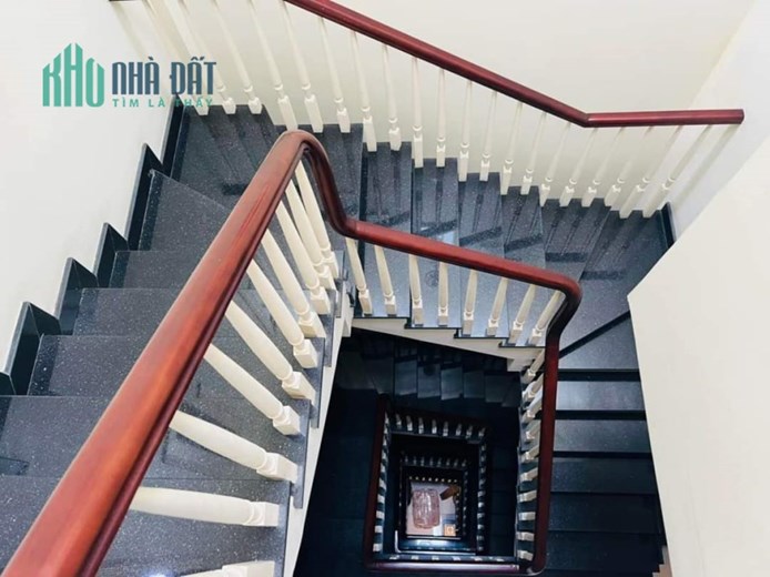 Bán nhà P13 Phú Nhuận - HẺM 8M - 4 TẦNG - 4X15 - 12 TỶ.