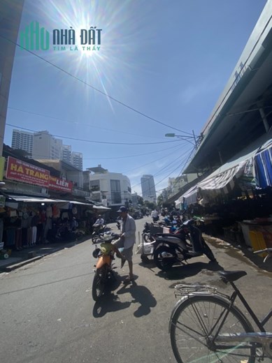 Cần bán nhà 5 tầng mặt tiền Huỳnh Thúc Kháng phường Tân Lâp tttp Nha Trang . 13 Tỷ