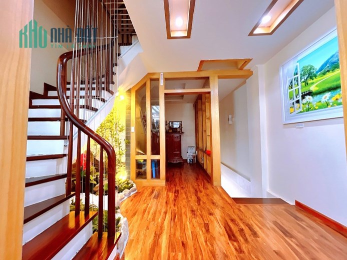 Bán nhà phố Nguyễn Chí Thanh, 30m ô tô tránh, 2 thoáng, nhà đẹp,50m , 3PN, nhỉnh 6 tỷ