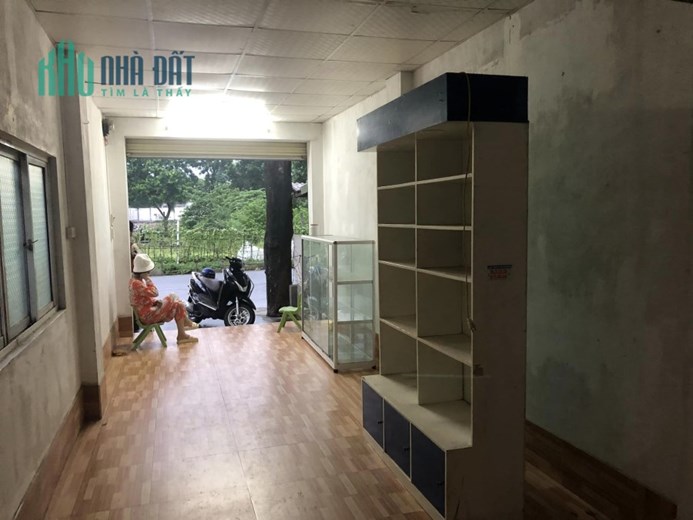 Cho thuê nhà C4, Nguyễn Hoàng Tôn  35m2, 7tr, KD, ô tô, Bắc Từ Liêm.