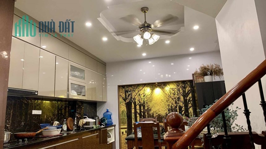Cho thuê nhà, HGĐ, VP, 40m2, 4T, 3N, đủ đồ, Xuân La, thang máy.