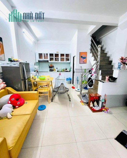 ĐIỆN BIÊN PHỦ - HẺM 5M - THÔNG PHAN VĂN HÂN - NHÀ 3 TẦNG NGANG 4.3M- NỞ HẬU - KHÁCH XÁCH VALI VỂ Ở