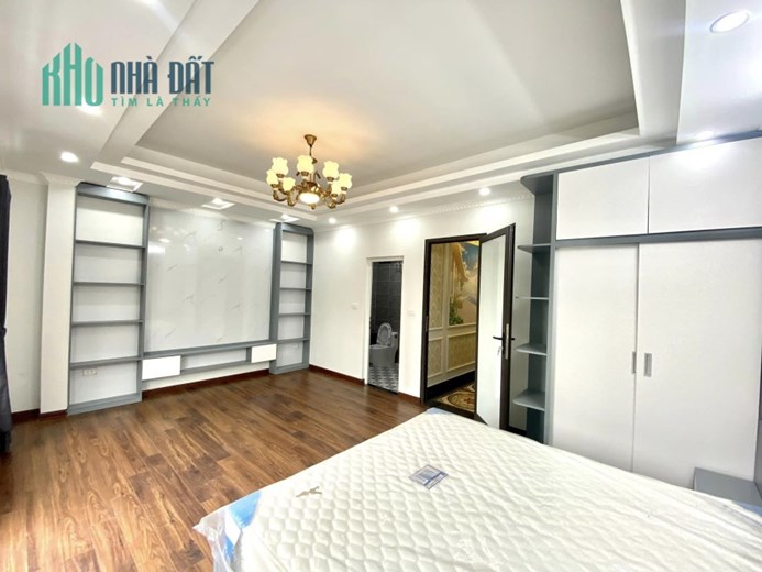 BÁN GẤP NHÀ DÂN XÂY _ 4 TẦNG _ 70 M2 _ NGÕ Ô TÔ _ NHỈNH 3 TỶ_LONG BIÊN( HÀ NỘI)