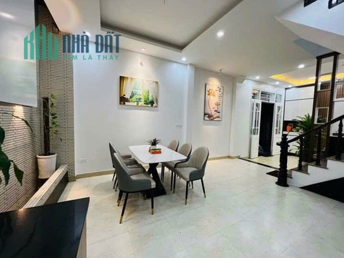 CHỦ CẦN BÁN NHÀ PHỐ LẠC LONG QUÂN DT: 55M2 5 TẦNG MT4.7M  4 PHÒNG NGỦ GIÁ: 6.25 TỶ  QUẬN TÂY HỒ +