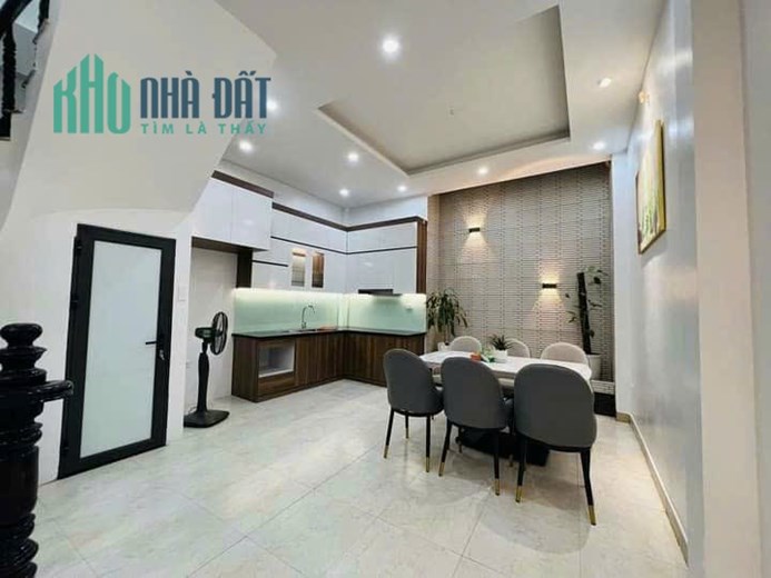 CHỦ CẦN BÁN NHÀ PHỐ LẠC LONG QUÂN DT: 55M2 5 TẦNG MT4.7M  4 PHÒNG NGỦ GIÁ: 6.25 TỶ  QUẬN TÂY HỒ +